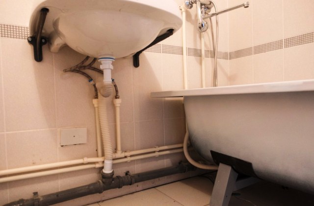 Cena popravke cevi u kupatilu vodoinstalater Beograd