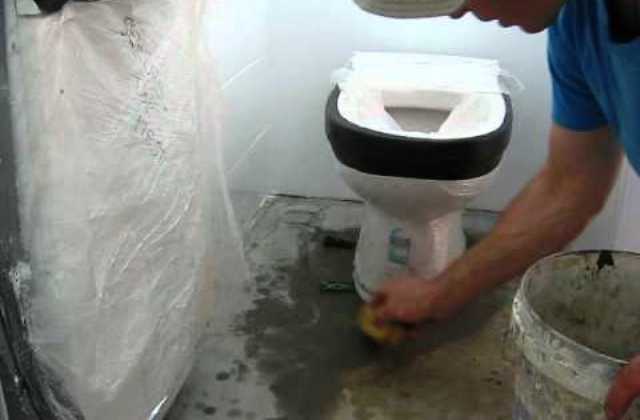 Lepljenje wc šolje silikonom 